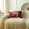 Cuscino lombare natalizio a quadri rossi e neri con ricamo Joy su un divano morbido - Come mostrato / Quadri JOY Rosso e Verde (30x50)