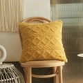Federa per cuscino in peluche giallo con trama geometrica a rombi su sedia di legno - 45x45cm (Con Inserto ad Alta Elasticità 500g) / Giallo zenzero
