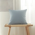 Housse de coussin carrée bleu clair minimaliste en toile de polycoton pour canapé - Bleu Brume / 45x45 cm