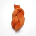 Nordisches orangefarbenes Knotenkissen aus Samt mit handgewebtem Zopfmuster-Design - Knoten Stil Orange (Mit Füllung)
