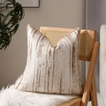 Housse de coussin de luxe beige avec texture brune et passepoil sur chaise en bois - Sans Insert / Or Champagne