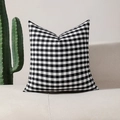 Fodera per cuscino a quadri bianchi e neri su un moderno divano con cactus decorativo - Solo fodera / Nero Piccoli Quadri / 30x50cm