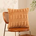 Deko-Kissen aus Kunstkaninchenfell in Karamellbraun mit Weizenähren-Textur - 50cm x 50cm / Einseitig (Mit Daunenfaser-Kern) / Mocha Braun