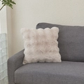 Federa per cuscino in lana di agnello beige con trama ondulata su un divano grigio - 45*45cm (Con Nucleo in TNT da 400g) / Pile a Bolle Beige