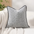 Moderne schwarz-weiße Kissenhülle aus Chenille mit Streifenmuster und Spitzenrand - 45x45cm Mit 400g Vlies-PP-Baumwollkern / Weißer Hintergrund mit schwarzen Mustern