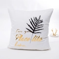 Housse de coussin blanche en velours avec texte doré 'For you' et motif de plume - Feuilles de Plume (6)