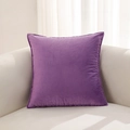 Federa per cuscino in velluto viola con bordi profilati su divano beige - 45x45 (Con Nucleo da 500g) / Viola Lucido