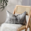 Cuscino lombare rettangolare grigio argento con trama astratta e bordi profilati su sedia - Texture Schizzo Grigio Argento (N.9)