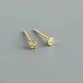 Macro shot of square princess cut zircon stud earrings in a polished gold finish - Square White Zirconia (Gold) / 925 Silver