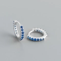 Créoles en argent sterling S925 avec zircons cubiques bleus ronds de style Huggie - Pierre Bleue (Platine)