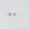 Macro-opname van S925 zilveren oorknopjes met wit emaille en groene zirkoon details - 925 zilver / Witte Emaille Groene Strass (Platina)
