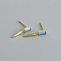 Vue macro de boucles d'oreilles en argent S925 doré avec turquoise et pendentif cône - Argent 925 / Or (Zirconia Turquoise)