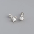 Dettaglio piercing labret in argento 925 con opale bianco e piccolo zircone lucido - Stile 3 Tondo Accenti Strass / Argento