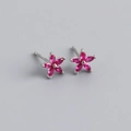 Dettaglio del marchio S925 sugli orecchini a fiore in argento con pietre color rosso - Argento 925 / Rosso Rubino (Argento)