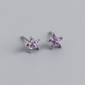Dettaglio di orecchini a fiore di prugna con pietre marquise viola incastonate in argento - Argento 925 / Viola Ametista (Argento)