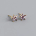 Dettaglio macro di orecchini a lobo a fiore in oro con cinque pietre marquise viola - Argento 925 / Viola Ametista (Oro)