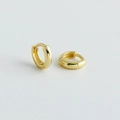 Close-up of polished S925 sterling silver stamp on minimalist gold hoop earrings - 925 Silver / Inner Diameter 5mm (Gold)