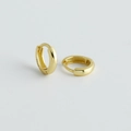 Detail shot of 18K gold plated S925 sterling silver huggie earrings with hallmark stamp - 925 Silver / Inner Diameter 6mm (Gold)