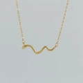 Detailansicht der goldenen Schlangenkette mit Schuppenstruktur und feinen Kettengliedern - 925er Silber / Gold
