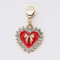 Pendentif cœur doré avec émail rouge, nœud et strass sur fond blanc immaculé - Style Nœud Cœur Rouge Strass