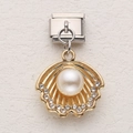 Vue macro d'un charm coquille dorée avec perle et cristaux pour bracelets modulables - Style Coquille Saint-Jacques à Perle Artificielle (7)