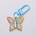 Schlüsselanhänger mit rosa-blauem Schmetterling, Goldrand und himmelblauem Karabinerhaken - Himmelblau
