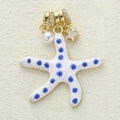 Golden starfish pendant with white enamel, blue polka dots, pearl and star crystal charm - White and Blue Dotted Seastar Style (3)