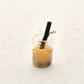 Miniatur Gelber Milchtee-Anhänger mit schwarzem Strohhalm und silbernem Schlüsselring - Gelber Milchtee (15)