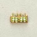 Charm doppio orso dorato con smalto a scacchi verde e bianco per bracciali modulari - Orso a Scacchi Verde/Bianco