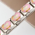 Détail de breloques italiennes avec cœurs roses et textes yes et weekend gravés - Style YES WEEKEND