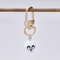Niedlicher Totenkopf Schlüsselanhänger mit Goldkarabiner und Harzanhänger für Taschen - Weißes Chibi Skelettkopf Stil (11)