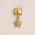 Goldenes italienisches Charme-Element mit detailliertem Schneeflocken-Anhänger und Kristall - Schneeflocken Design (1)