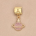 Charm de Saturno con pedrería rosa en acero chapado en oro para pulsera modular - Saturno Pentagrama (5)