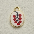 Colgante ovalado vintage dorado con diseño de bayas rojas sobre base blanco crema - Estilo de Bayas Rojas (14)