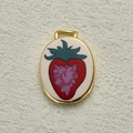 Colgante de fresa ovalado dorado con esmalte colorido para bisutería artesanal - Estilo con Patrón de Fresa (19)
