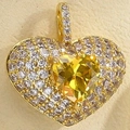 Goldener Herzanhänger mit Mikropavé-Diamanten und einem großen gelben Zirkon-Stein - Gelb