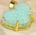 Pendentif cœur en résine vert clair serti de griffes dorées avec texture druzy pour DIY - Vert clair
