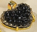 Pendentif cœur doré avec pierres en résine noire facettées et attache à petite boucle - Noir