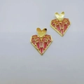 Roze hartvormige oorbellen met baguette-geslepen stenen en gouden zetting voor sieraden - Goud