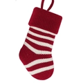 Klassieke gebreide kerstsok met rood-witte strepen en handige ophanglus van dik garen - Rode Stijl Zonder Pootafdruk