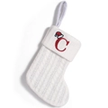 Piccola calza di Natale in maglia bianca con lettera C rossa e cappello di Babbo Natale - Lettera C