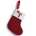 Rote Strick-Weihnachtssocke mit weißem Rand und gesticktem Buchstaben T als Anhänger - Buchstabe T