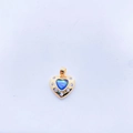 Makroansicht Herzanhänger aus Gold mit Abalone-Muschel und Zirkonia-Verzierung - 18K Goldton Zirkonia Abalone-Muschel
