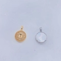Dettaglio del ciondolo filigranato dorato e del ciondolo in argento con conchiglia naturale - Solo Pendente (Senza Catena) (Senza Perla) / Oro 18K