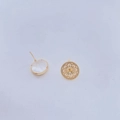 Dettaglio di orecchini vintage dorati con intarsio in madreperla naturale - Coppia di Perni per Orecchini (Senza Perla) / Oro 18K