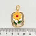 Ciondolo girasole smaltato in oro con perla e zirconi su base di conchiglia - Girasole giallo