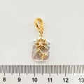 Barockperle Anhänger mit Gold-Schneeflocke und Zirkon auf Lineal zur Größenangabe - L-Form Schneeflocke
