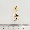 Detailansicht der Barockperle mit goldenem Kreuz und schwarzen Marquise-Steinen - Schwarzer Stein Kreuz