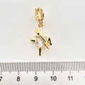 Macro détaillée d'un pendentif étoile dorée avec zircon cœur et échelle de mesure - Cœur Papillon Or 18K