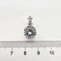 Detailansicht eines 15mm Silberanhängers mit großem 10mm Zirkonia im Rundschliff - Runder Anhänger Ohne Kette / Weißgold